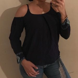 cold shoulder detailed sleeve top